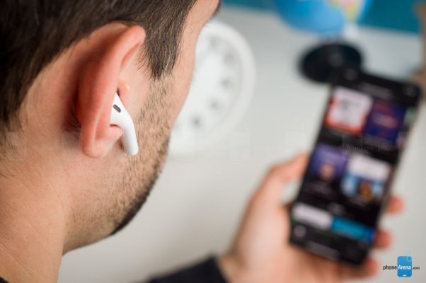 Tai nghe có thể kết nối trực tiếp với siri và cuộc gọi khẩn cấp với 1 tai nghe